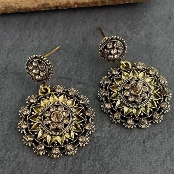 Vintage Gold Floral Earrings – Antique Statement Boho Jewelry - Picture 5 of 8